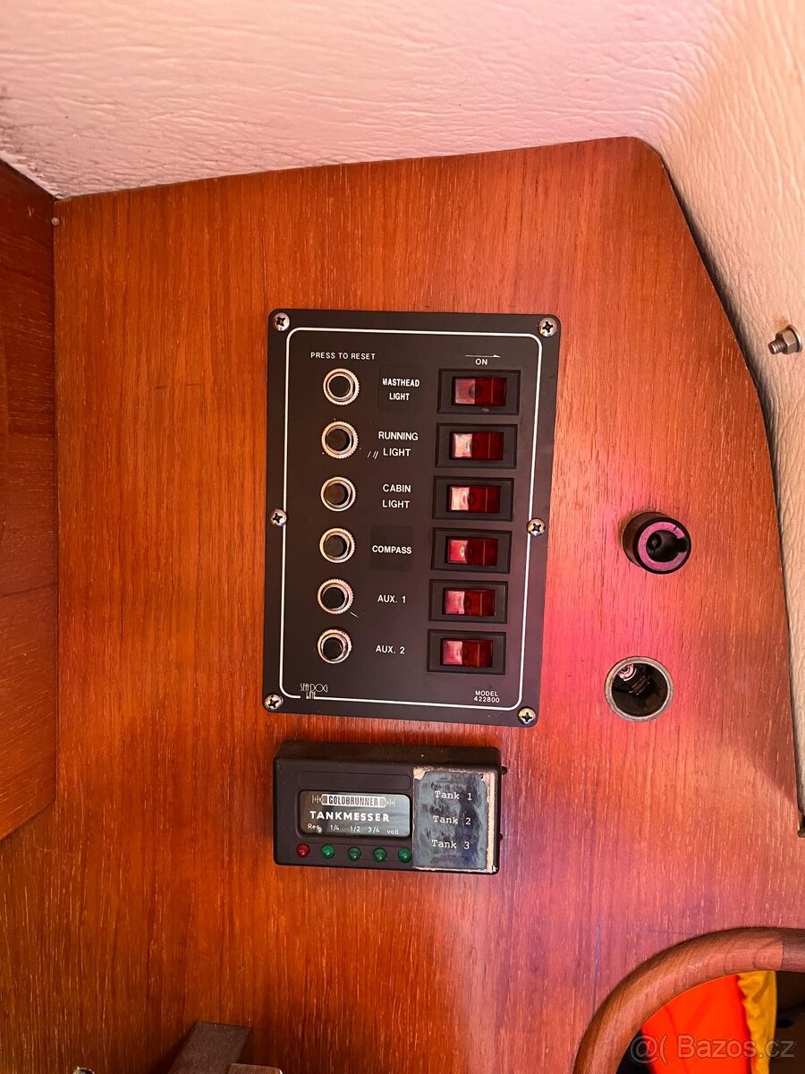 Kajutová plachetnice Friendship 27 - 14