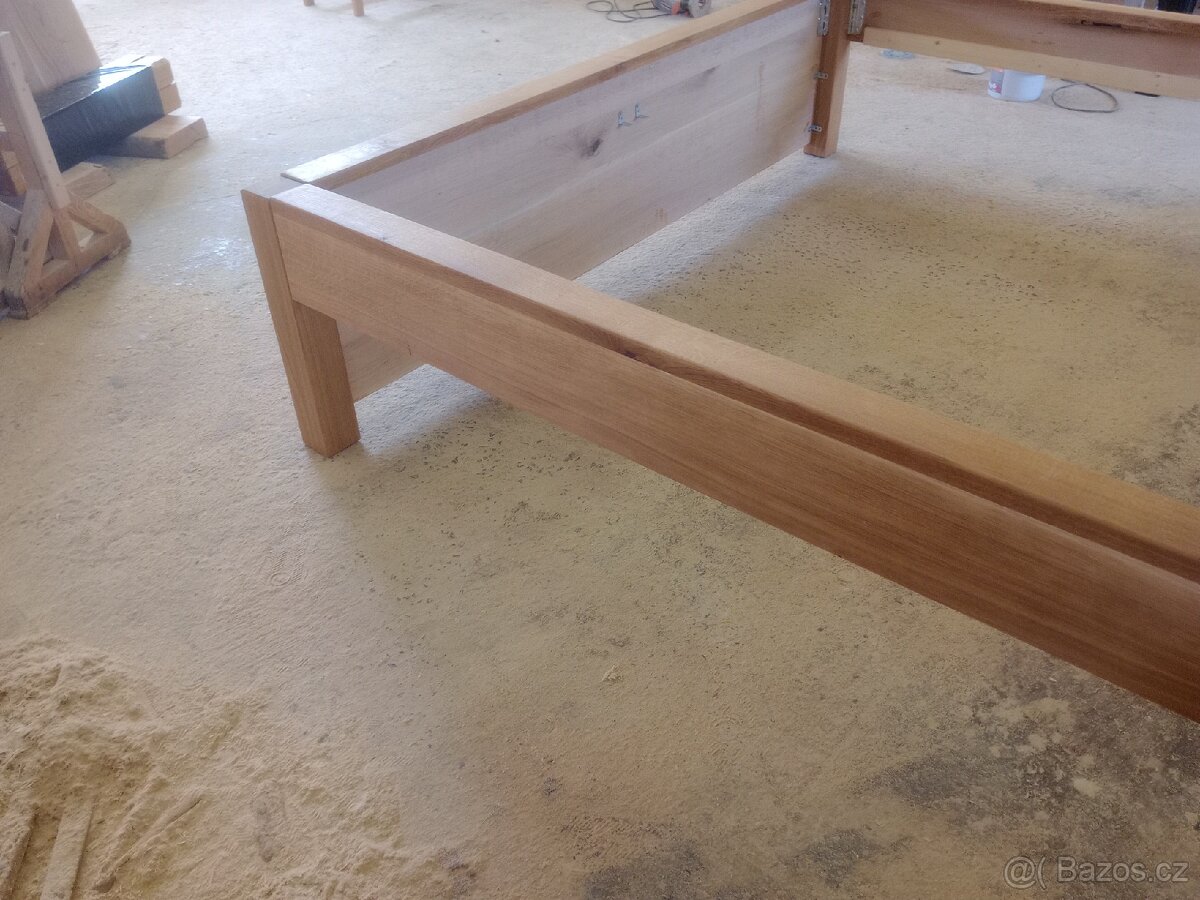 Dubová postel manželská se stolky - 14