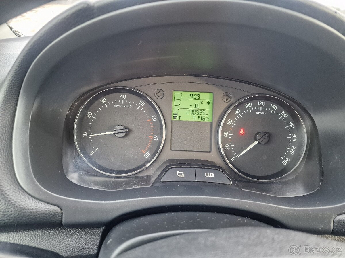 Skoda Fabia 2 1.2HTP Facelift - 14