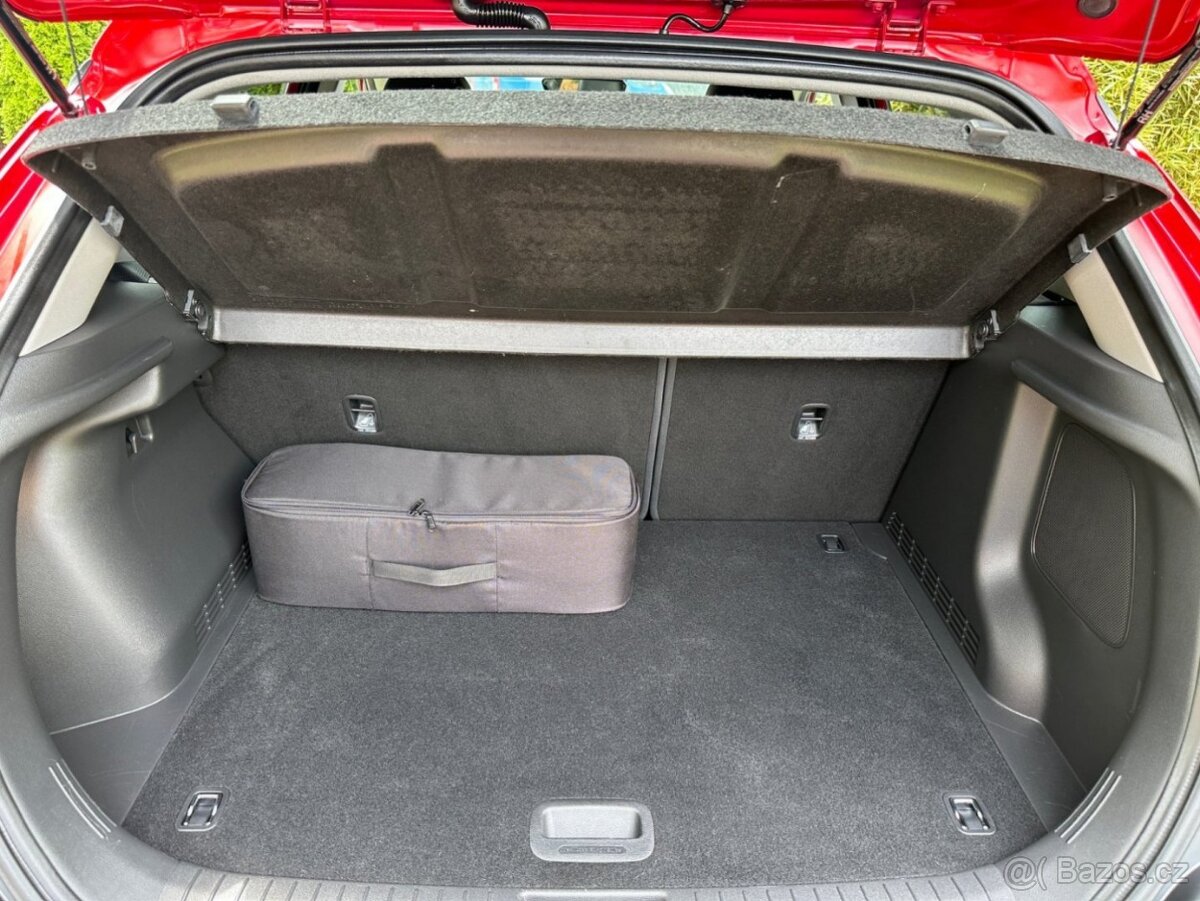 Prodávám Hyundai Kona 150kw 64 kWh Premium - 14