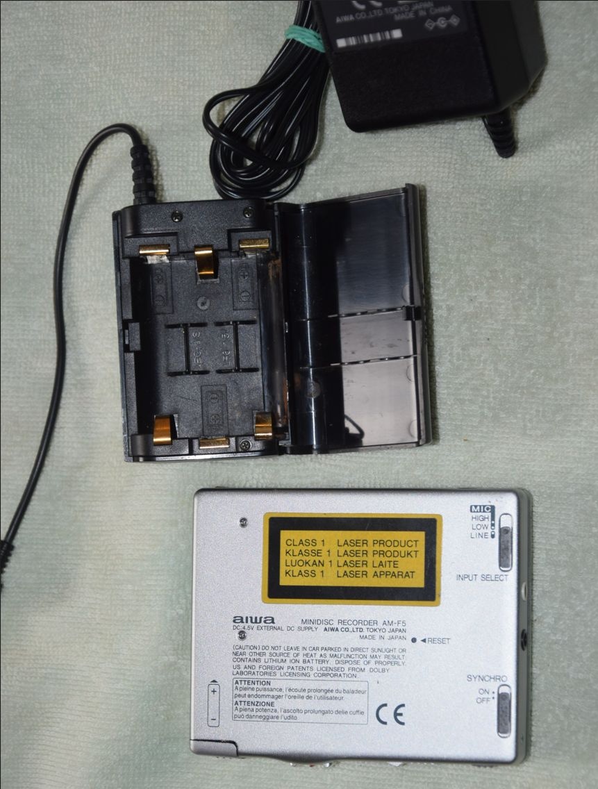 Minidisc Aiwa AM-F5, nabíječka, AA adapter, manual, MD disky - 14