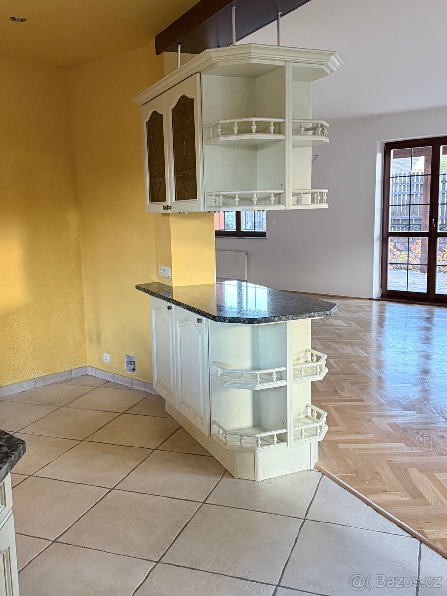 Kuchyňská linka včetně žulové desky - 14