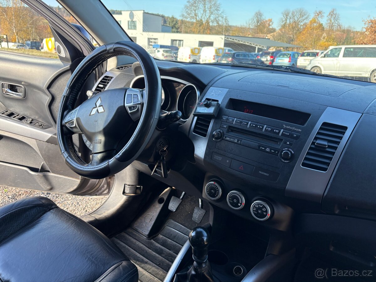 Prodám Mitsubishi Outlander 2.0 di-d 123kw servis, nová STK - 14