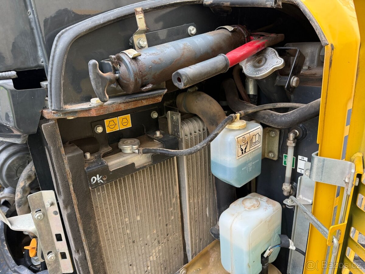 Komatsu PC26MR-3 - 14