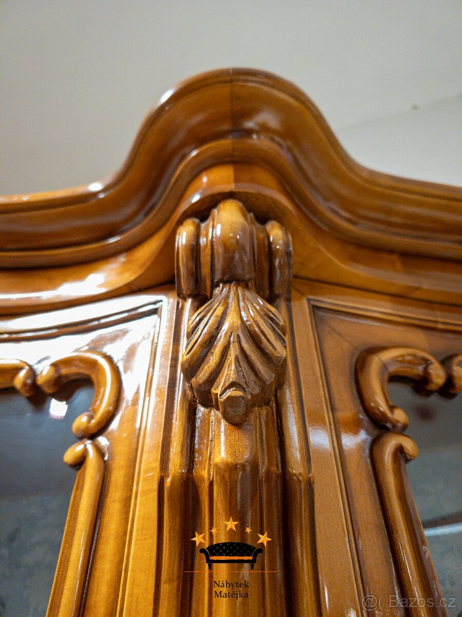 Luxusní barokní jídelní set – stůl + 6 židlí + velká vitrína - 14