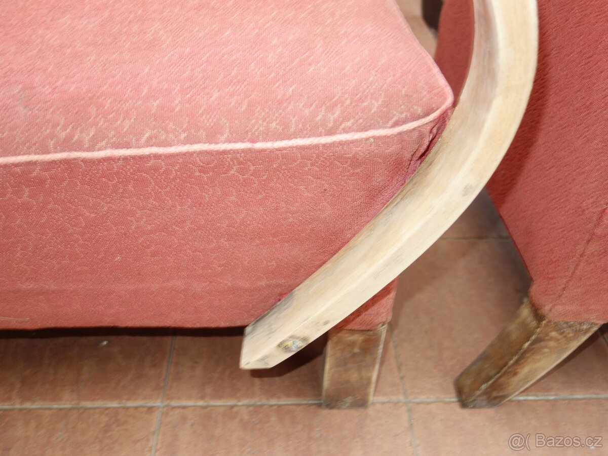 Dvě křesla Halabala červené, cena je za obě dohromady - 14