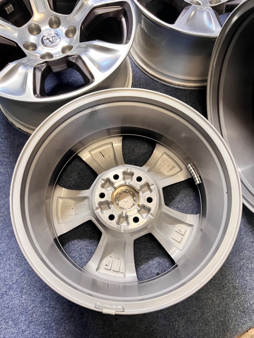 6x139.7 R20 Originál Dodge RAM 1500 REBEL - TOP STAV - - 14