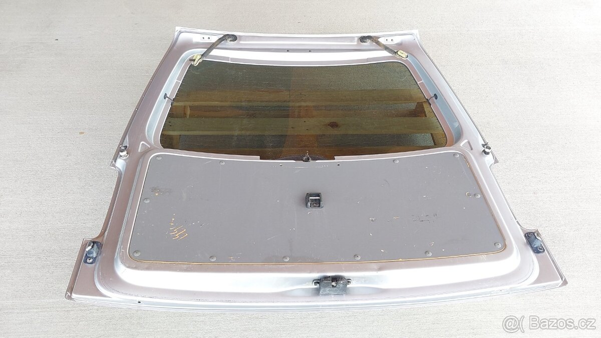 VW Caddy – Dveře kufru , Vzpěry - 14