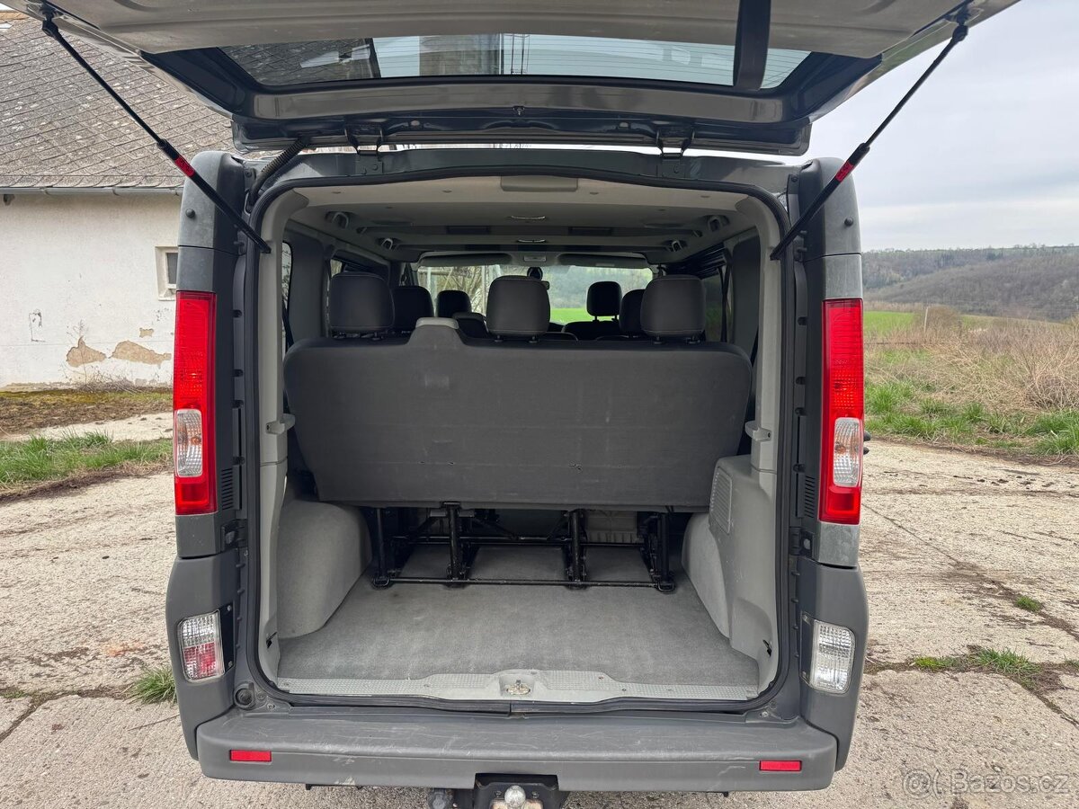 Renault Trafic Passenger 2.0dci, 8 míst - 14
