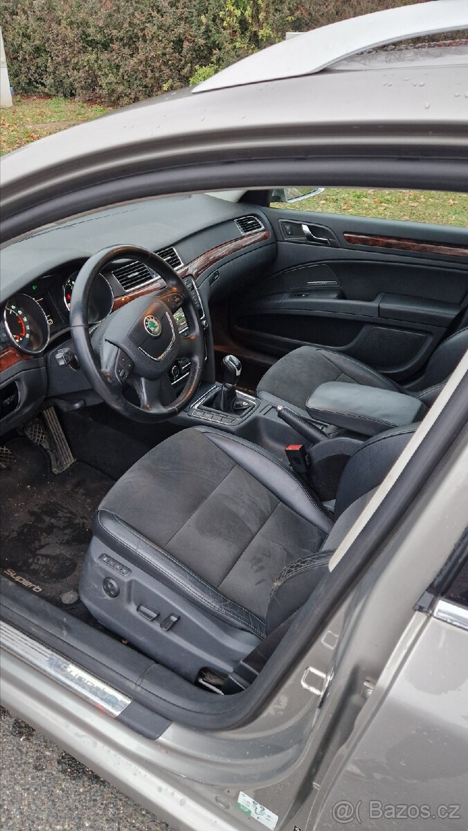 Superb 2 combi 2.0 TDI 4x4 125kW top stav - 14