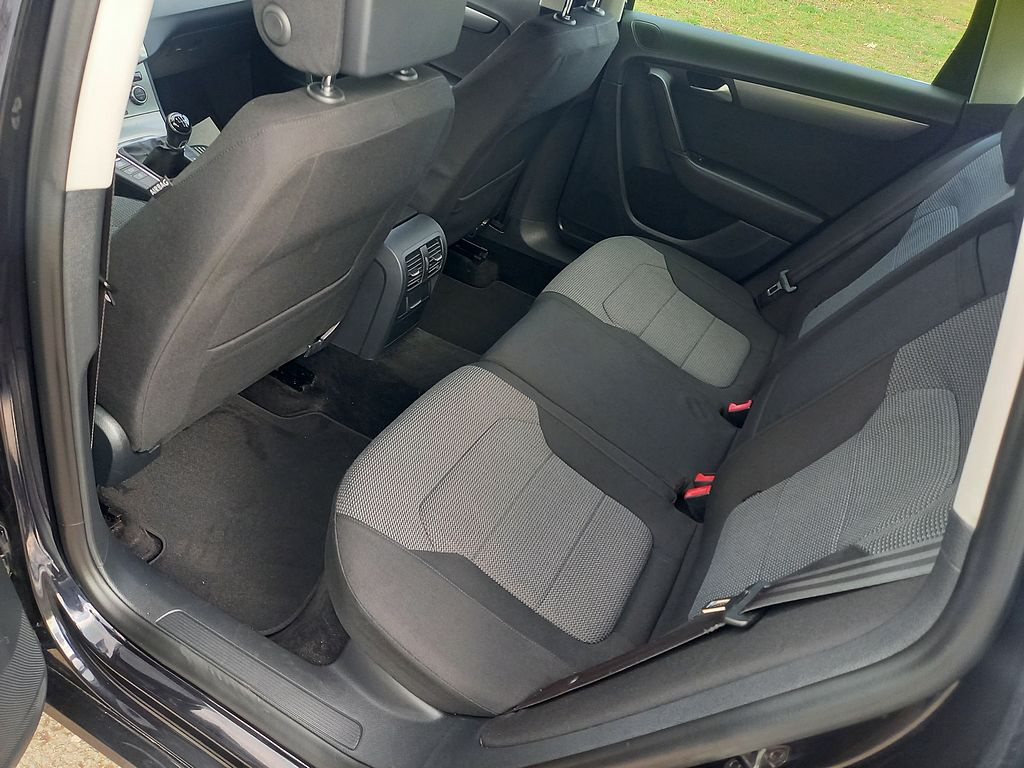 Volkswagen Passat, 2.0TDi-digiklima,navi,serviska - 14