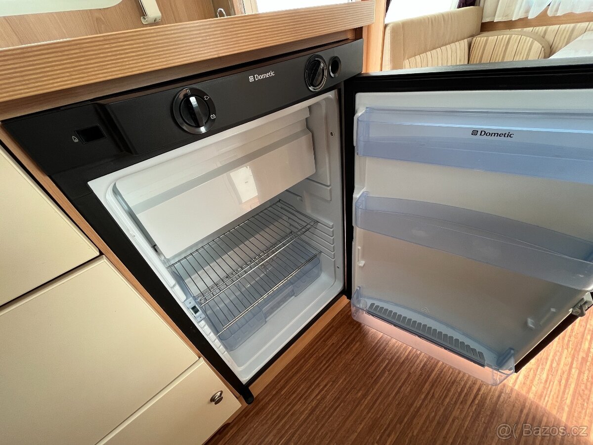 Karavan TEC Travel King 490, předstan, královská postel - 14