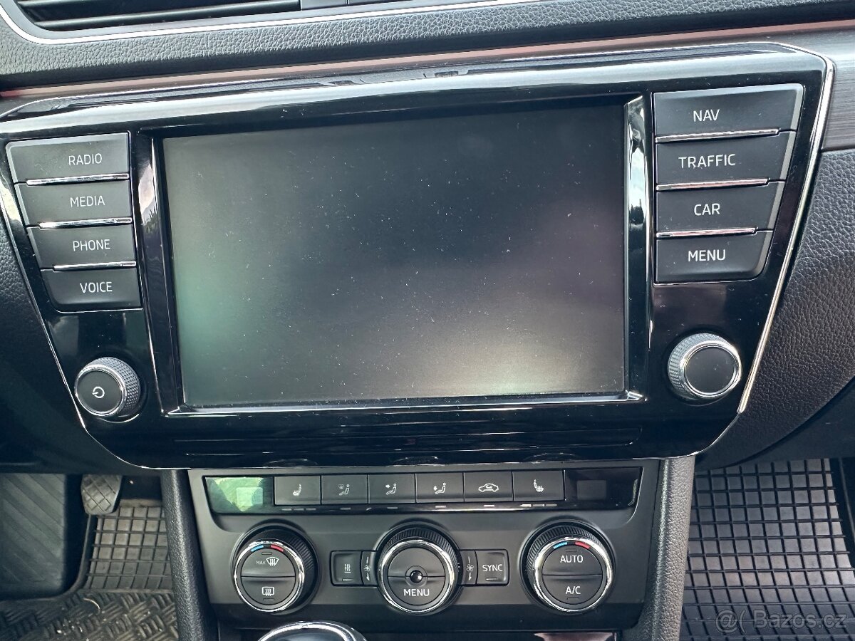 ŠKODA SUPERB 3 combi 2.0 tdi 140kw manuál webasto alcantara - 14