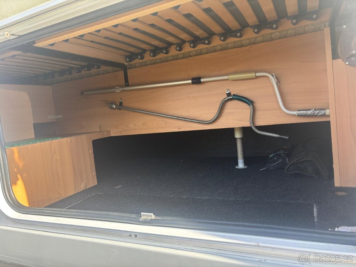 OBYTNÉ AUTO BURSTNER - ZIMNÍ VERZE AUTA , KRÁSNÝ STAV - 14