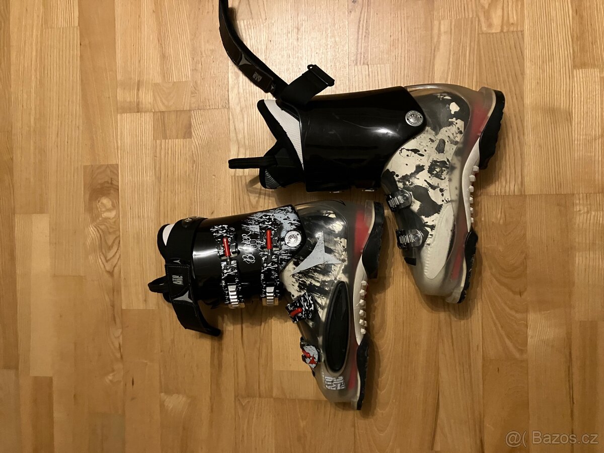 Lyžařský set - lyže, hůlky, boty. - 14