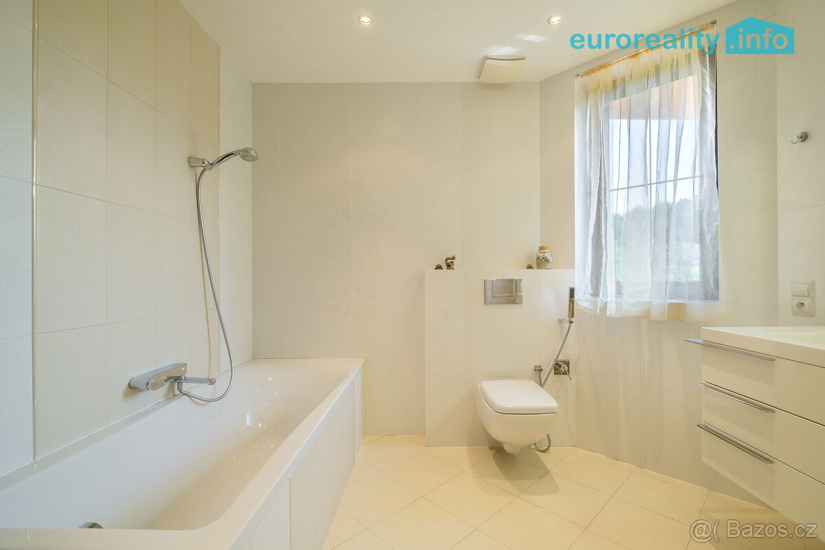 Prodej, rodinný dům, 314 m2, Karlovy Vary - Mezirolí - 14