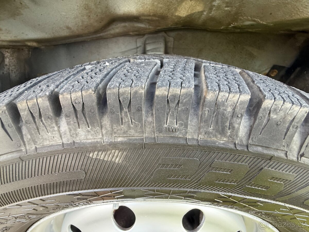 Renault Master 2 - 7míst + valník - rok 5/2010 - 210.267km - 14