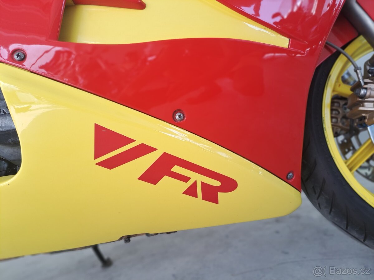 Honda VFR 750F - 14