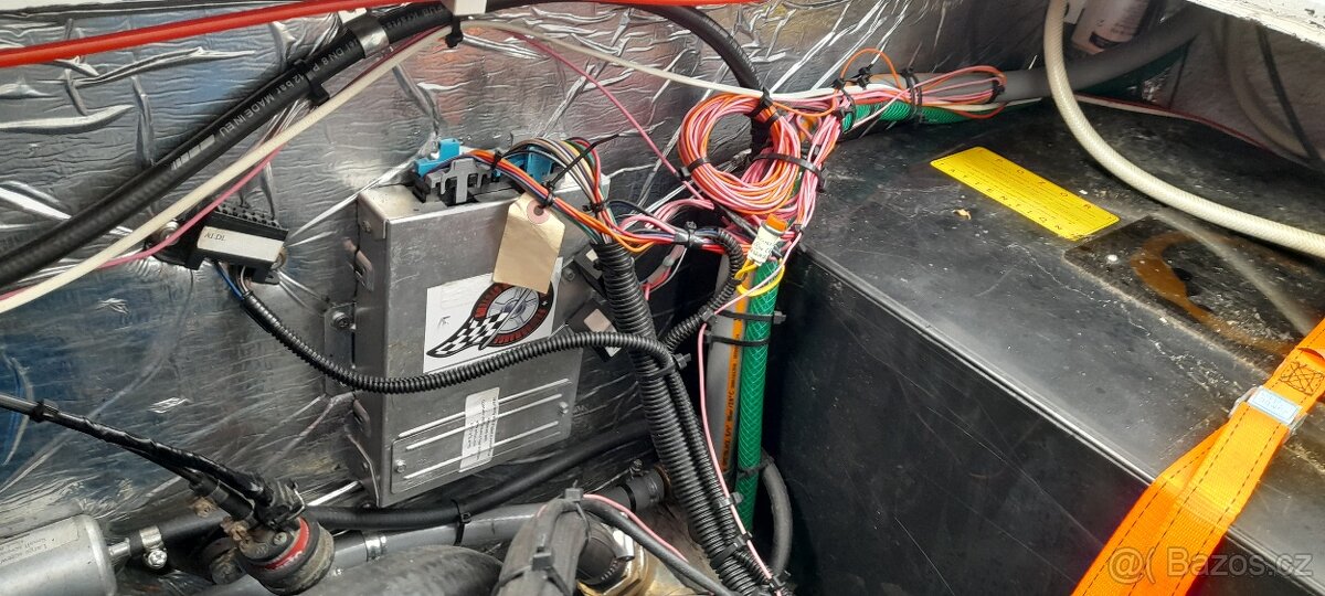 Kajutová loď Bayliner Cierra s vlekem - 14