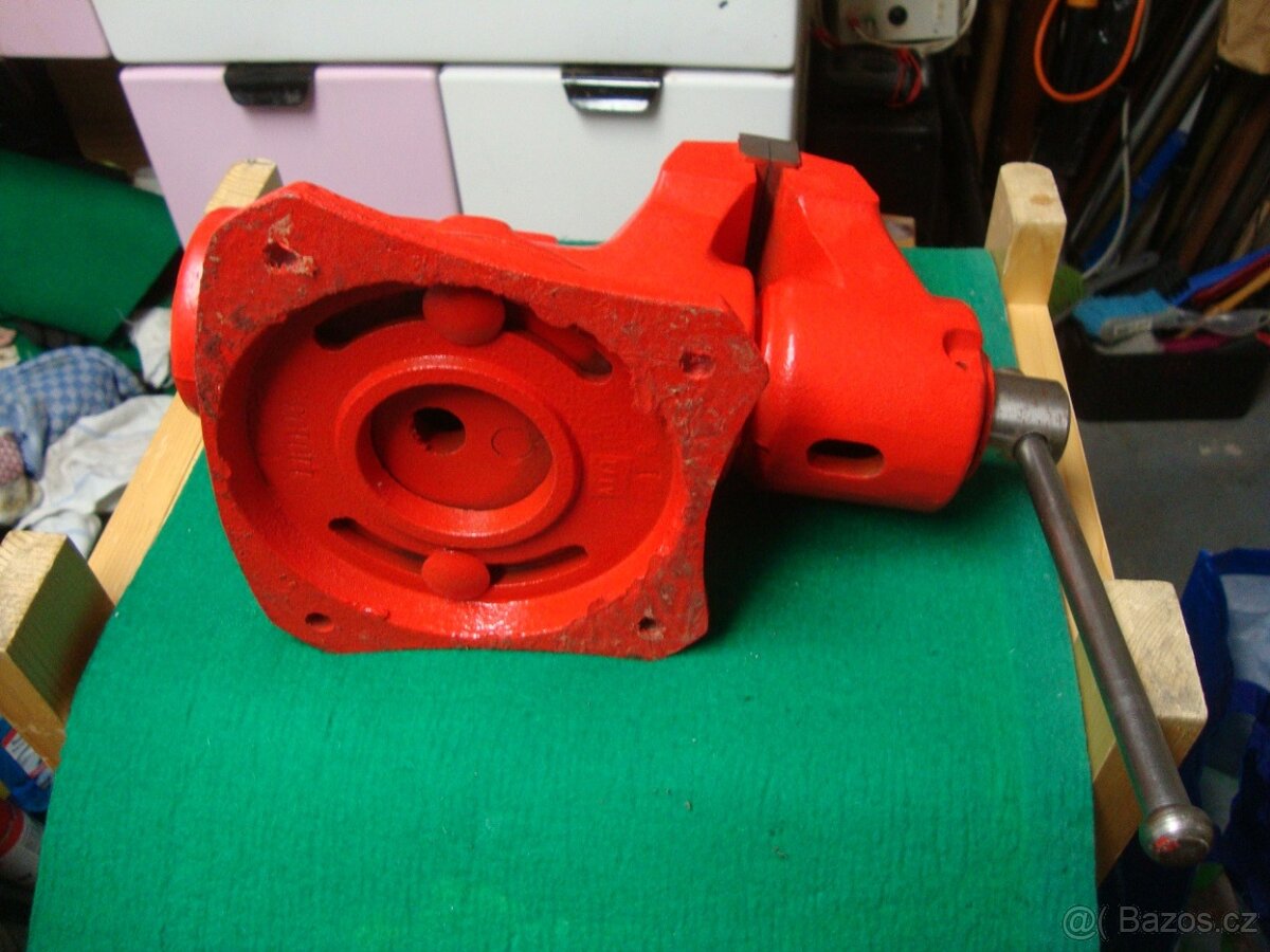 Svěrák YORK 100L 100mm červený zachovalý PC: 3700Kč - 14