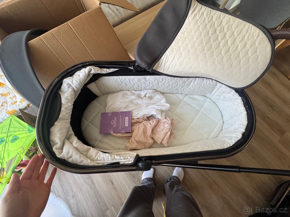 Kočárek Moon Resea S - 14