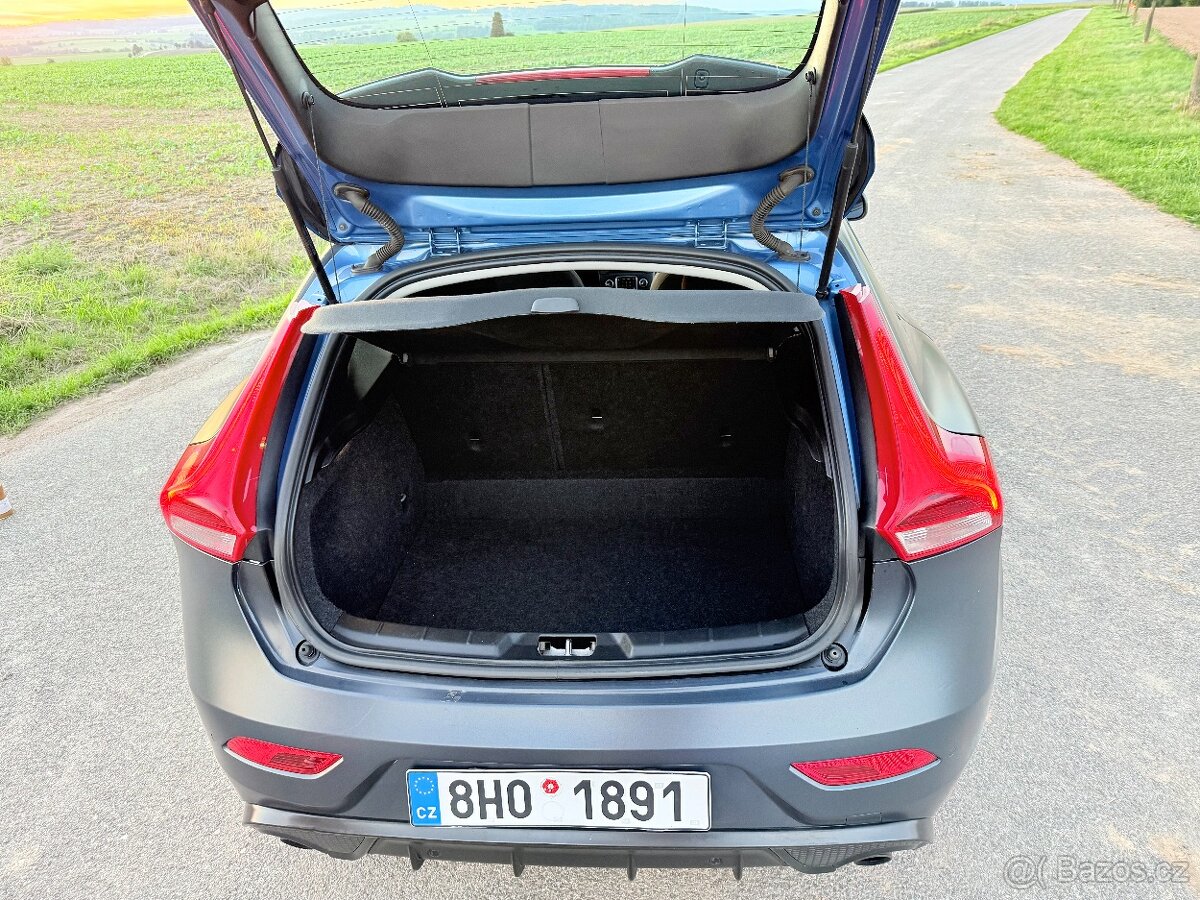 Volvo V40 T2 88kw 1.6 benzín manuál - 14