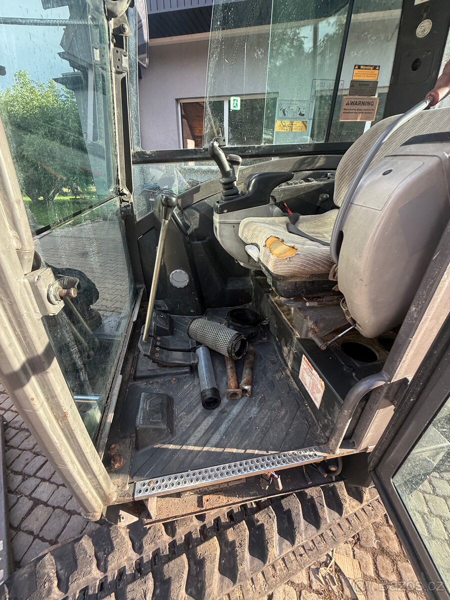 Minibagr Volvo ec27c - 14