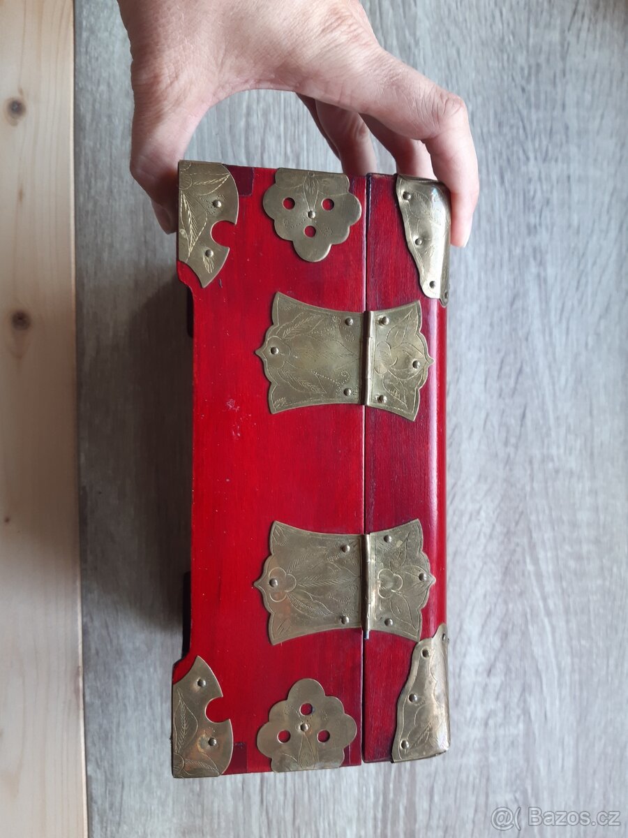 Stará šperkovnice s jadeitem - 14