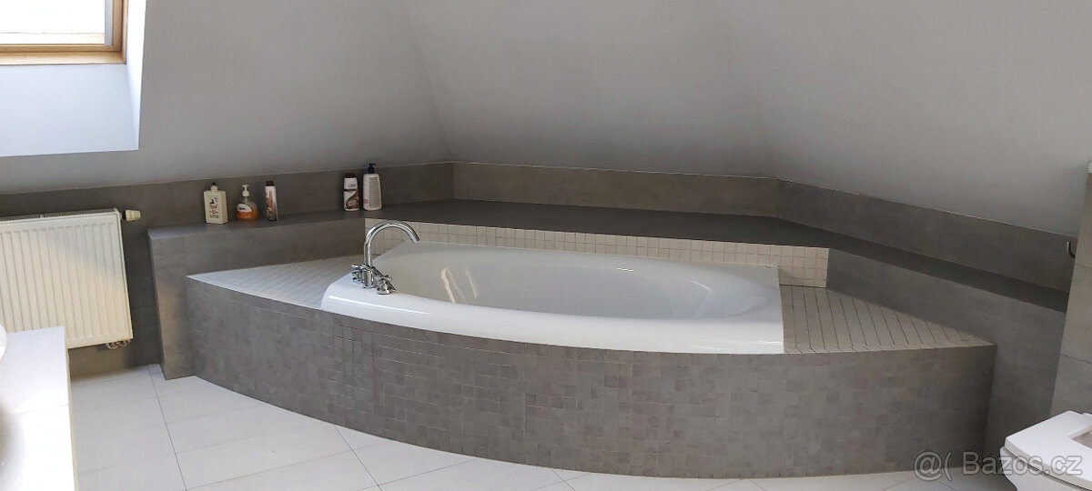 Byt 4+KK 190m2 + byt +KK 150m2 + prodejna 60m2. - 14