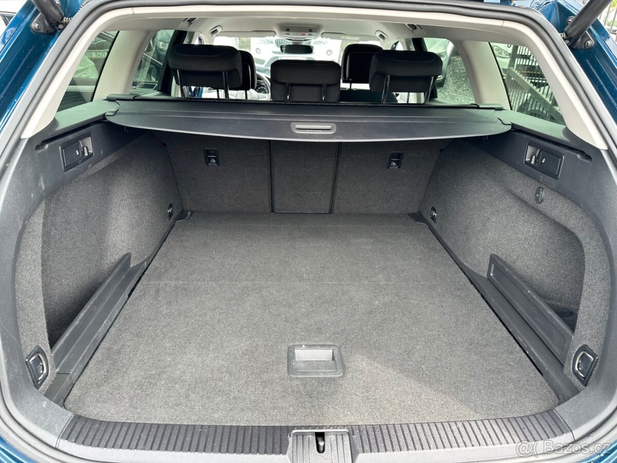 Volkswagen Passat 1.6TDi 88kW KAMERA,NAVI, - 14