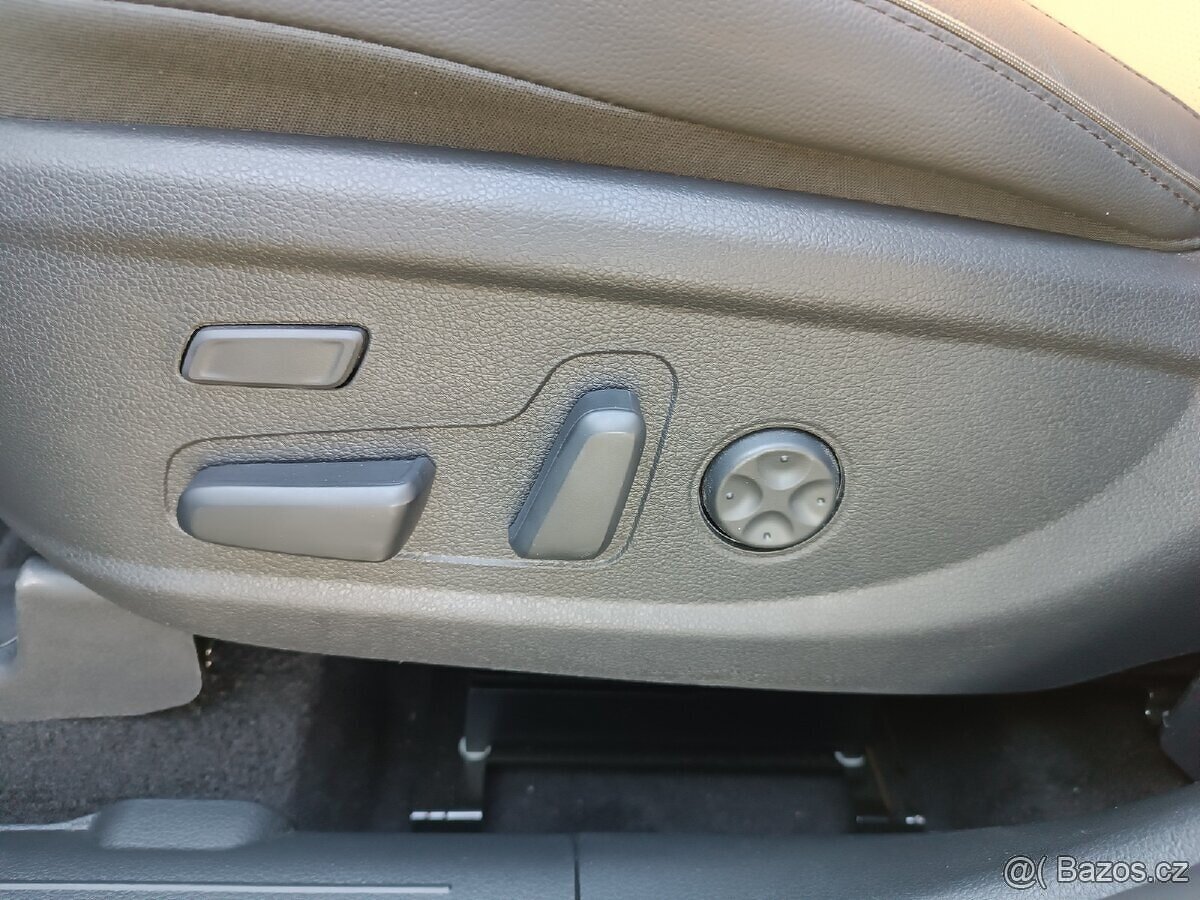 Hyundai SANTA FE 2,2 CRDI automat 4/23 PREMIUM ČR TOP 4200km - 14