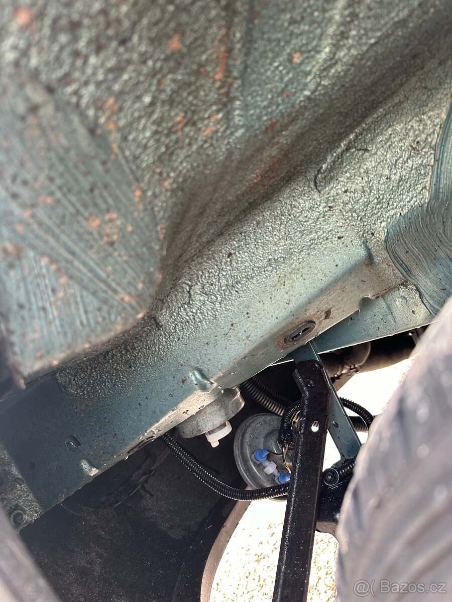 VW Transporter T4 2.5 TDi Dodávka bez Koroze - 14