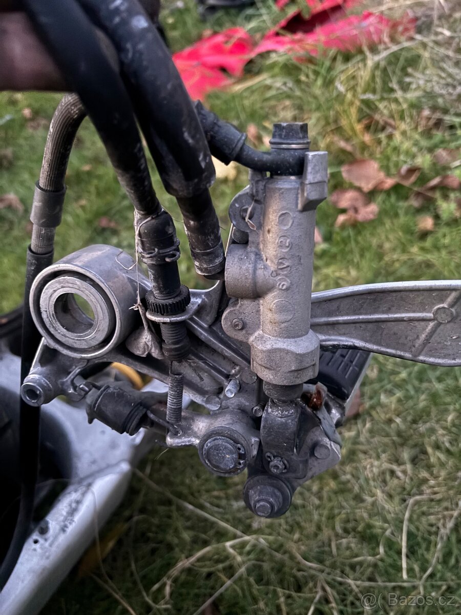 Podvozek na Honda VTR 1000F Firestorm - 14