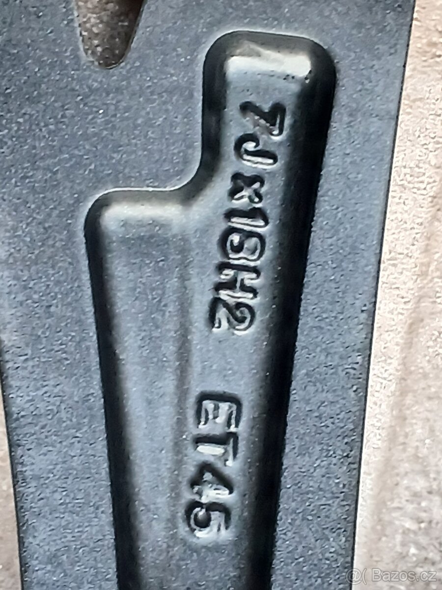 Zánovní zimní orig alu Škoda Karoq 215/50/18 vzorek 9mm - 14