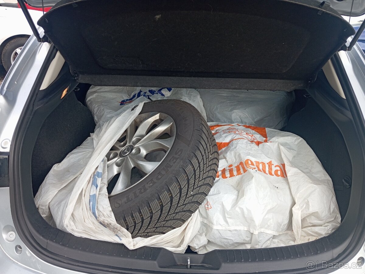 Mazda 3 2,0 benzín 1 Majitelka, bohatá výbava.. - 14