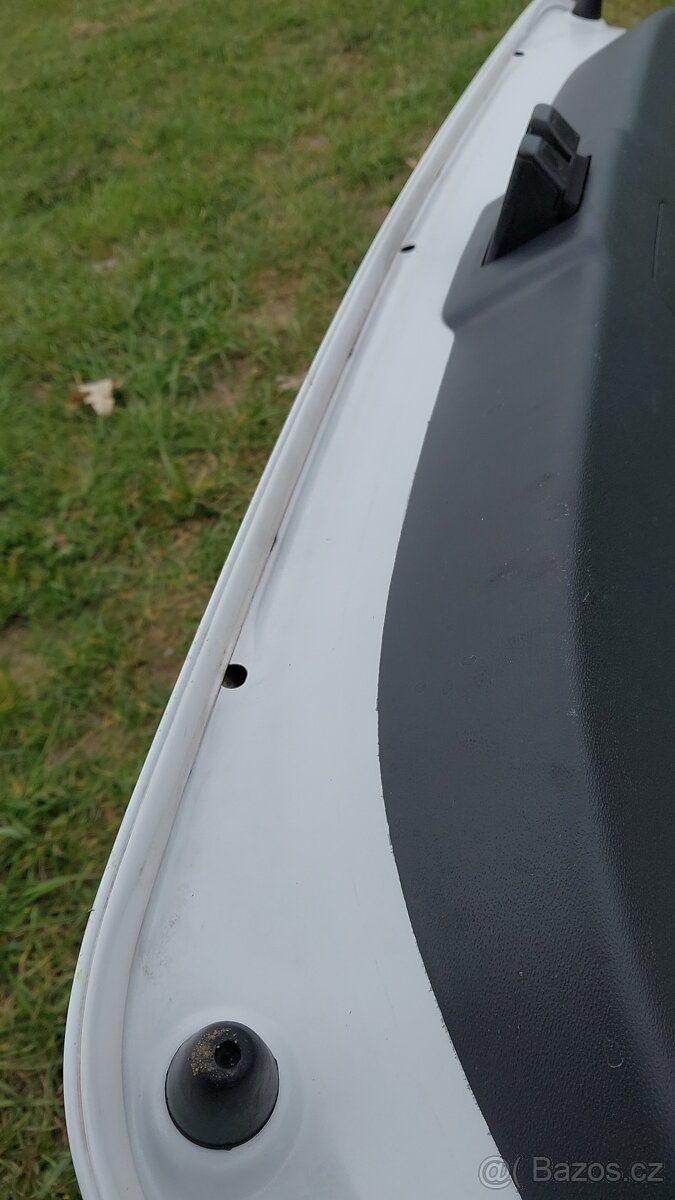 HYUNDAI i30 – DVEŘE KUFRU BÍLÉ 5DV - 14