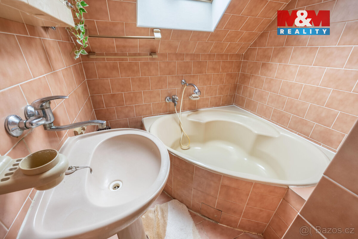 Prodej rodinného domu s dvougaráží v Ústí n/L ,ul. Škrétova - 14