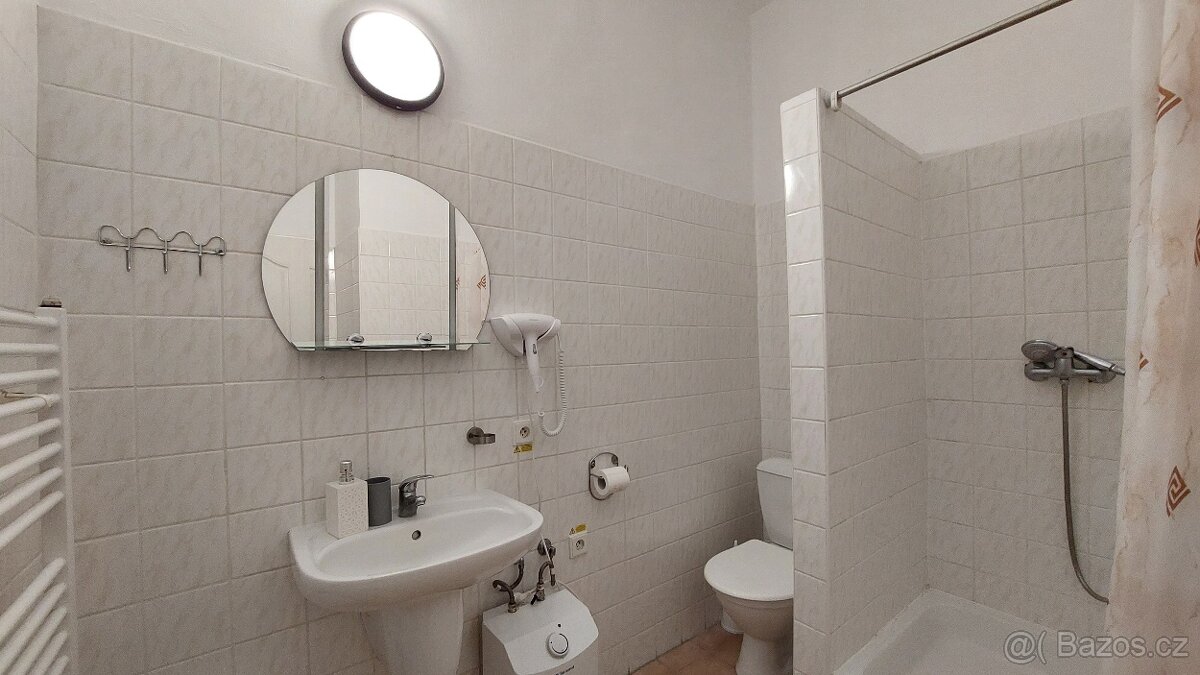 Dům s penziónem a obchodem na náměstí v Horní Plané - 14