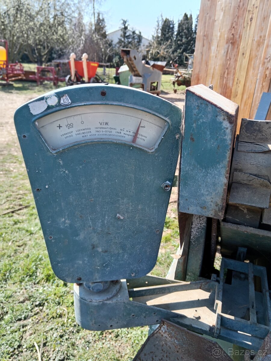 Příjmový koš a pytlovací váha na brambory - 14