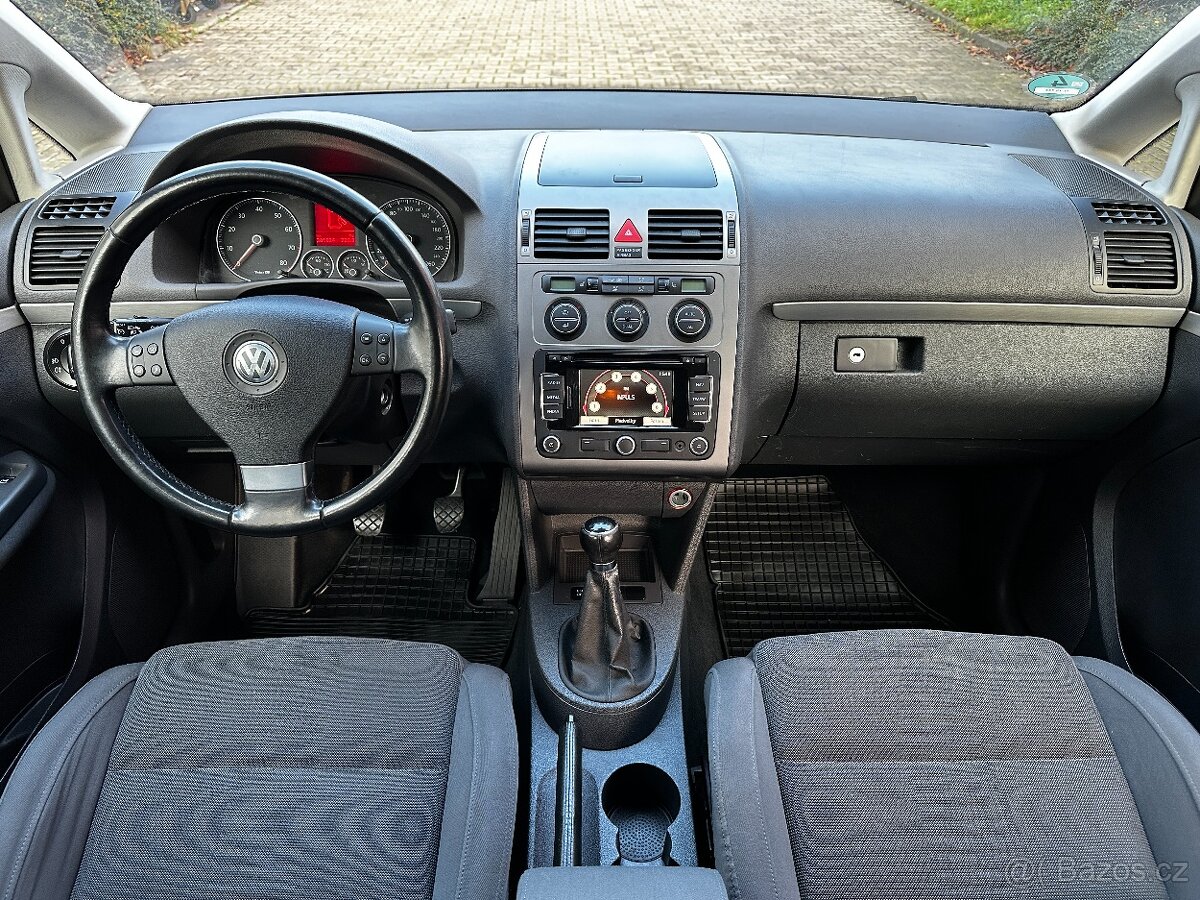 Volkswagen Touran 1.4 TSI 103 kW Highline Navi ParkAssist - 14