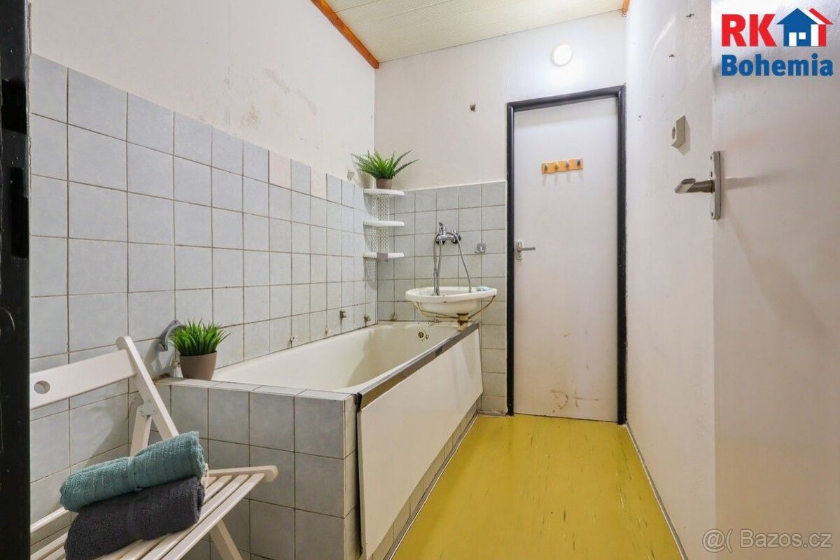Pronájem bytu 3+1 s lodžií v Praze 8 - Kobylisích, v ulici Š - 14