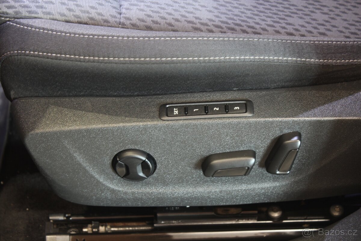 Škoda Octavia IV 2.0TDI DSG Display LED Tažné Model 2021 - 14