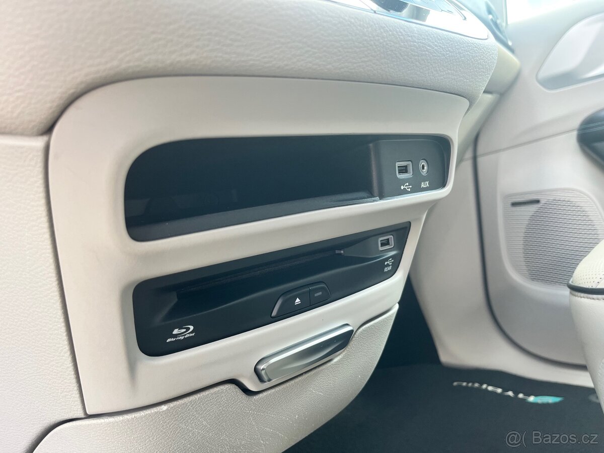 Chrysler Pacifica Hybrid Limited 2018 / 3.6 - 14