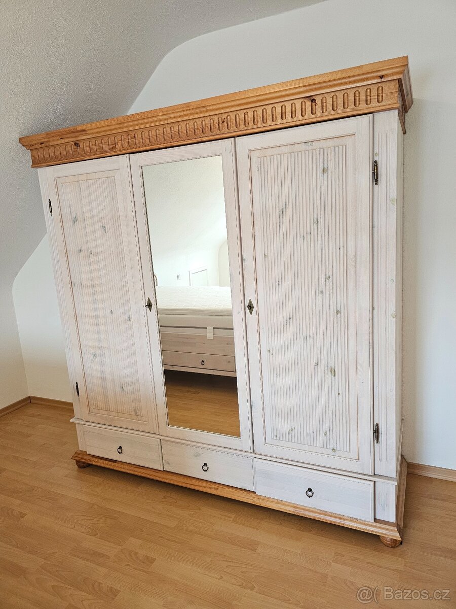 ..Zamluveno..Ložnice Celodřevená postel s úložným prostorem - 14