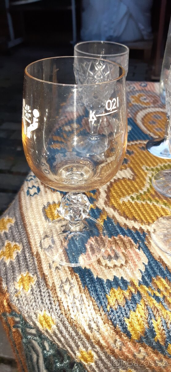 Krásný porcelánový servis (zn. Lesov) + broušené a lité sklo - 14