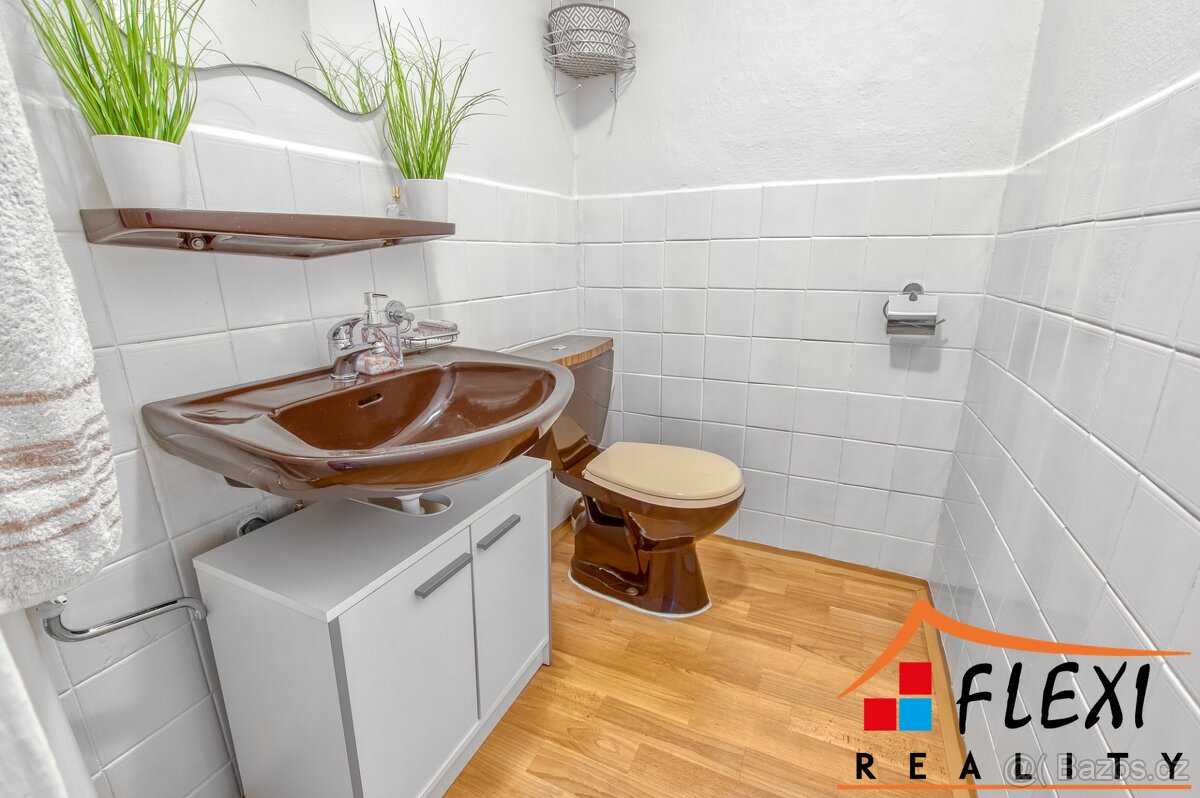 Prodej vily (241 m²) s výjimečným pozemkem (3528 m²), Čelad - 14