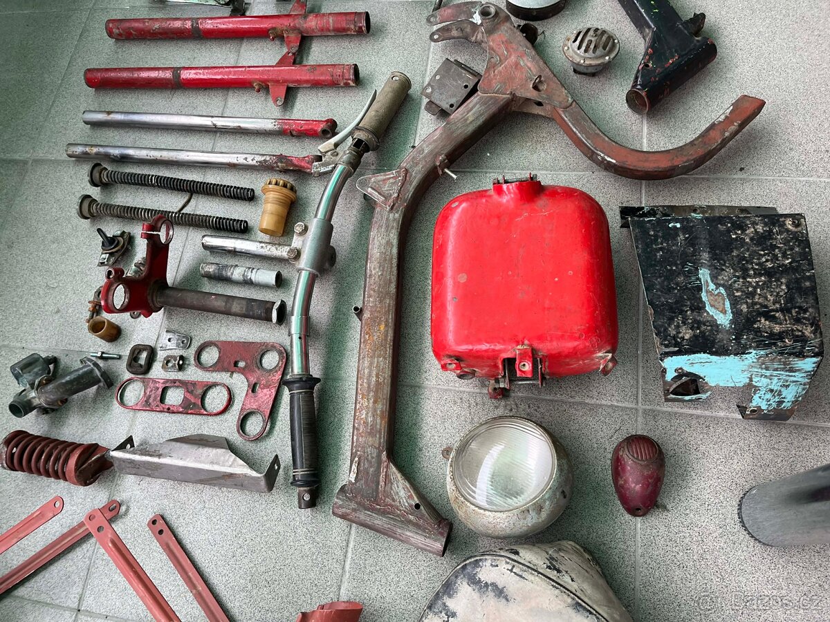 Jawa 50 550 pařez - rozebraný - 14