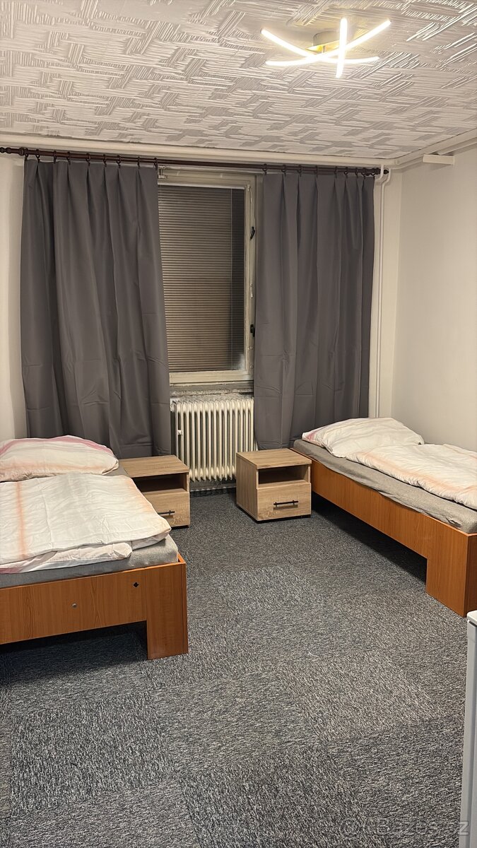 Pronájem pokoje v bytovém domě - 14