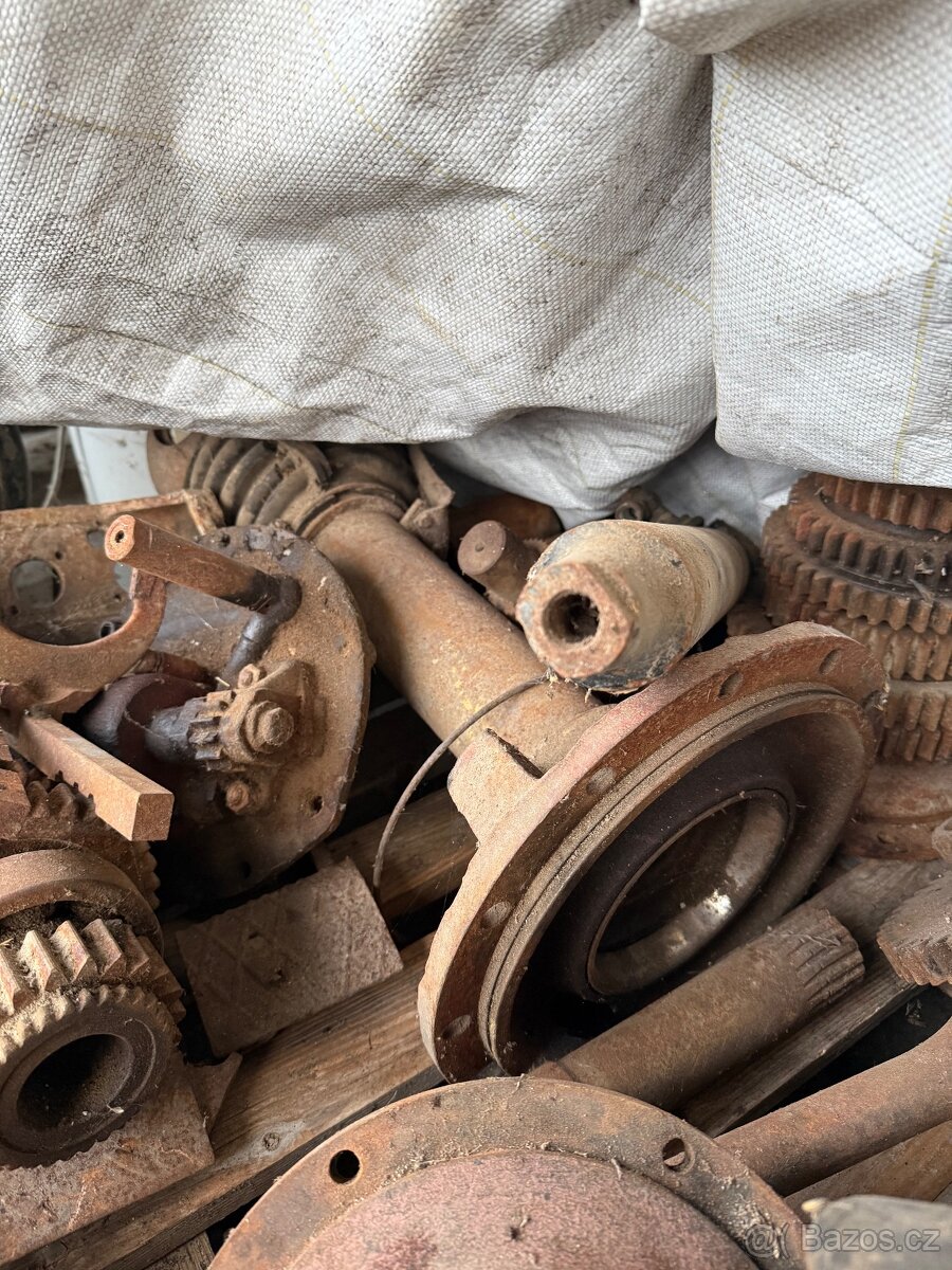 Díly na traktor - 14