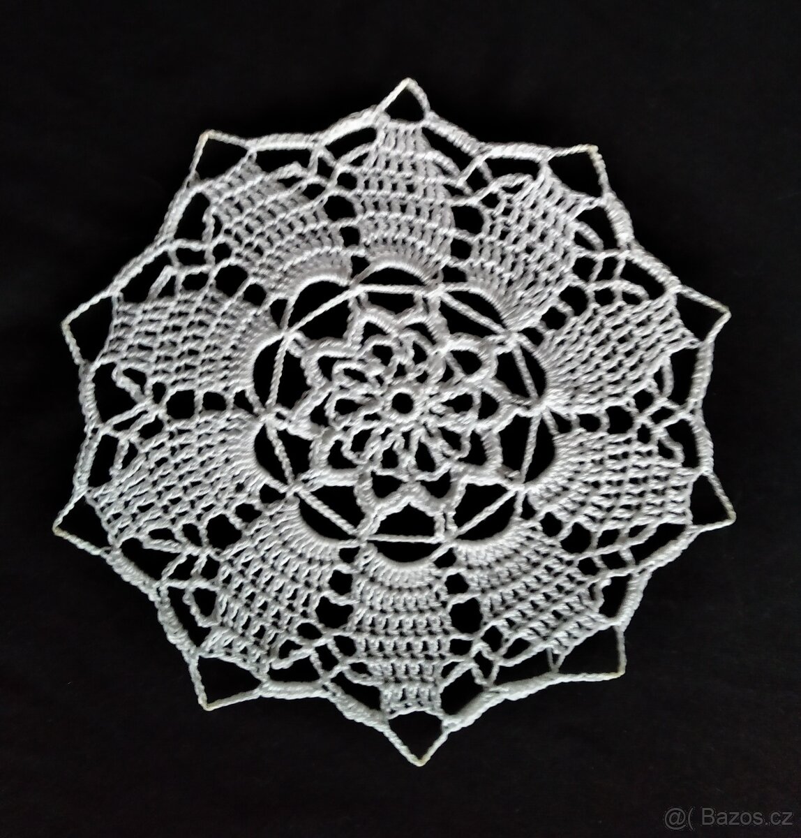 Malé ručně háčkované naškrobené bavlněné dečky - 14